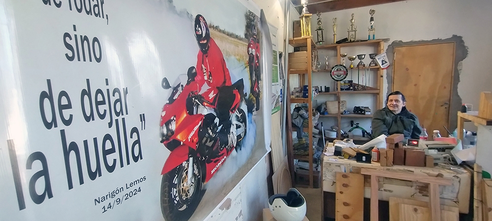 Motoquero y maderero hay uno
